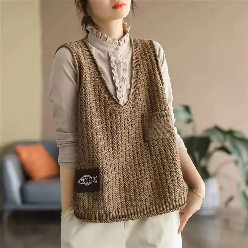 Winter Clothing Trends 2026 - عرض خاص: سترة نسائية محبوكة قصيرة