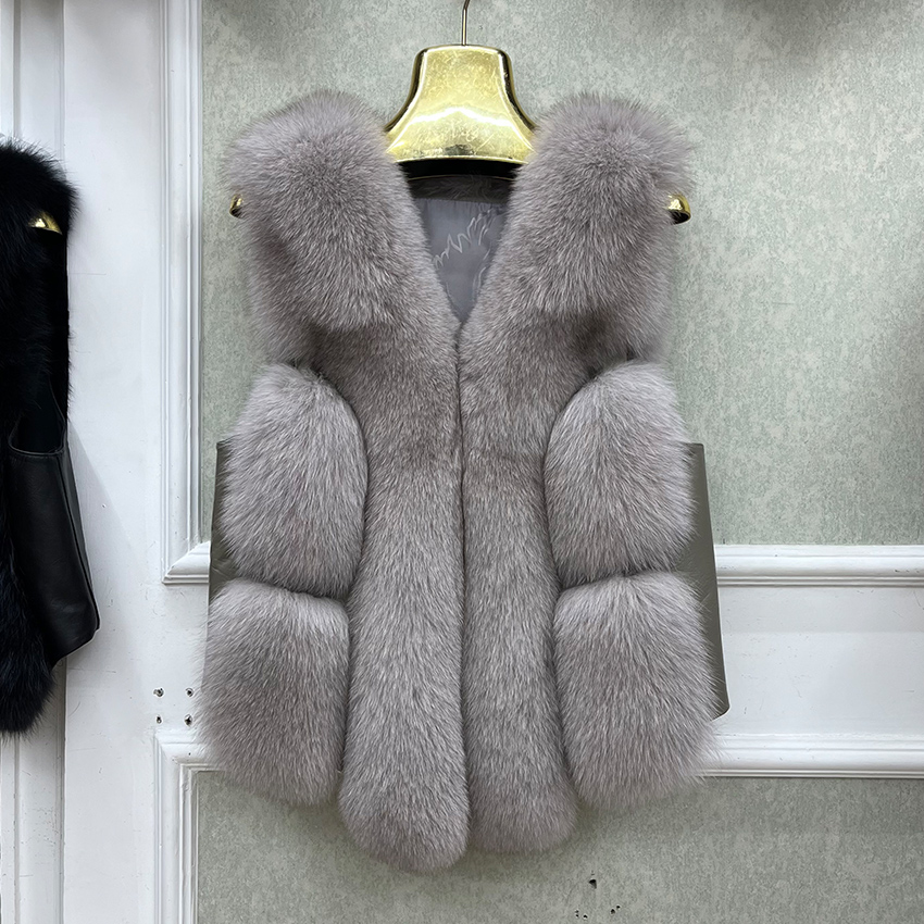 معطف نسائي دافئ جديد لخريف وشت - مراجعة Winter Clothing Trends 2026 وسعره