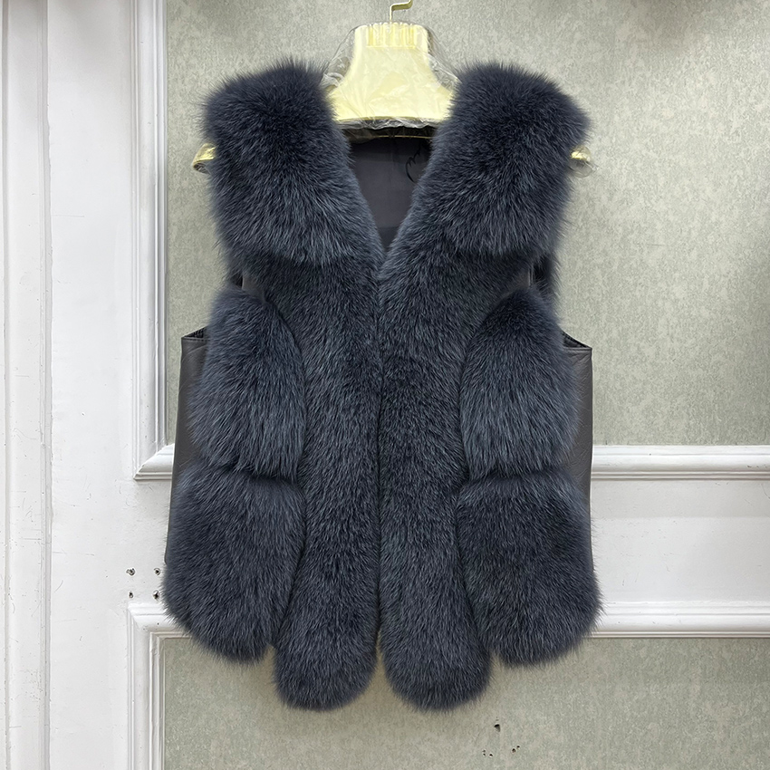 معطف نسائي دافئ جديد لخريف وشت - مراجعة Winter Clothing Trends 2026 وسعره