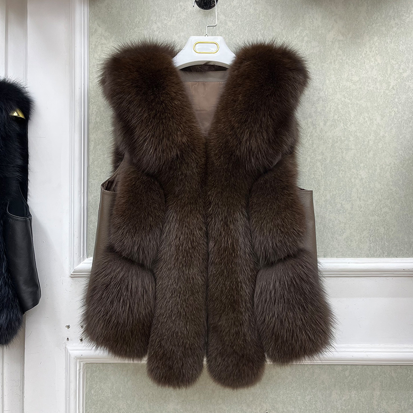 معطف نسائي دافئ جديد لخريف وشت - مراجعة Winter Clothing Trends 2026 وسعره